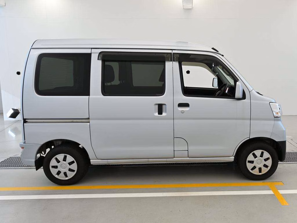 TOYOTA PIXIS VAN