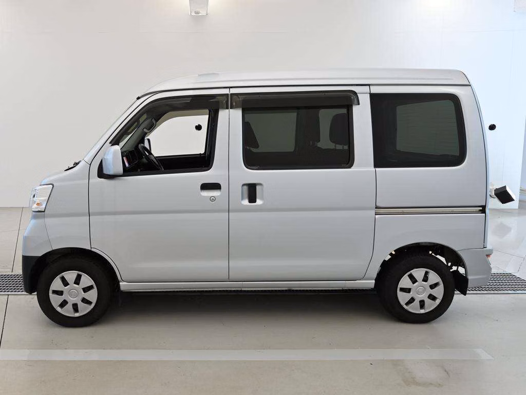 TOYOTA PIXIS VAN