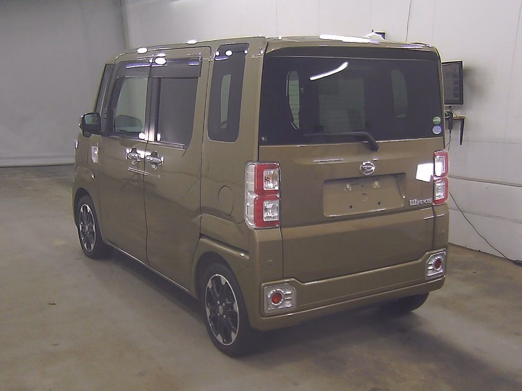 DAIHATSU WAKE