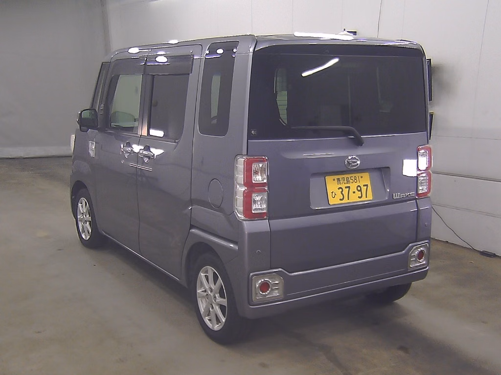 DAIHATSU WAKE