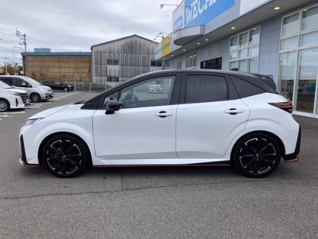NISSAN AURA