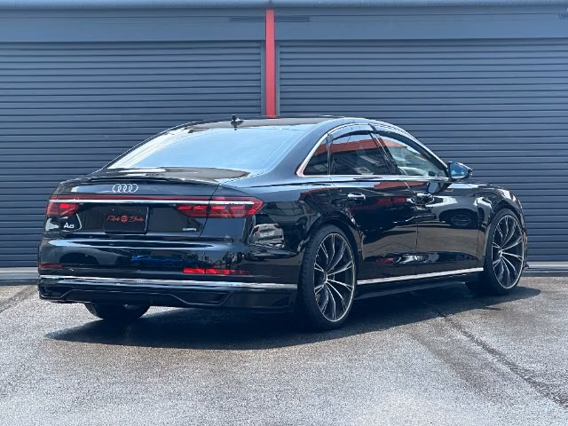 AUDI A8