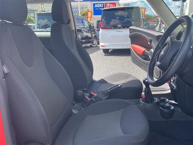 MINI HATCH