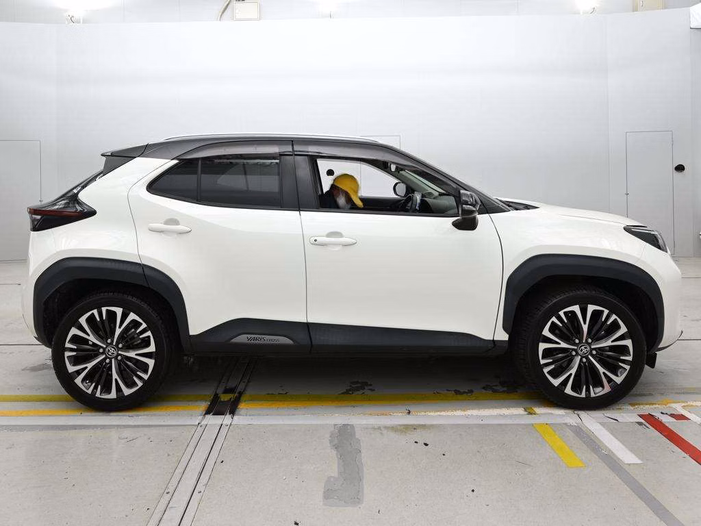 TOYOTA YARIS CROSS