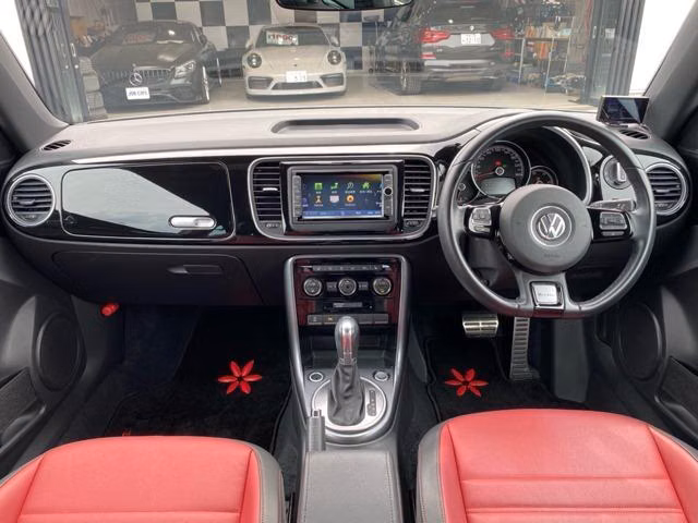VOLKSWAGEN BEETLE