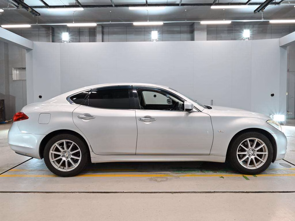 NISSAN FUGA
