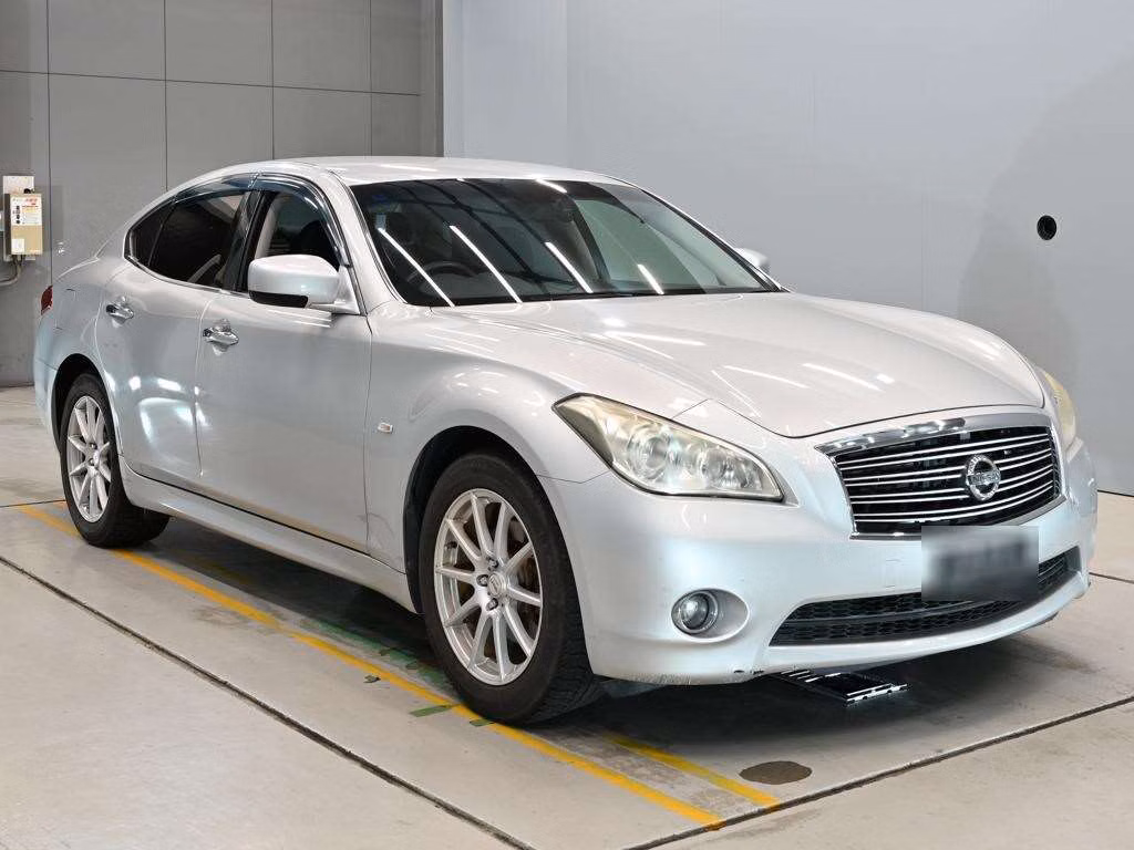 NISSAN FUGA