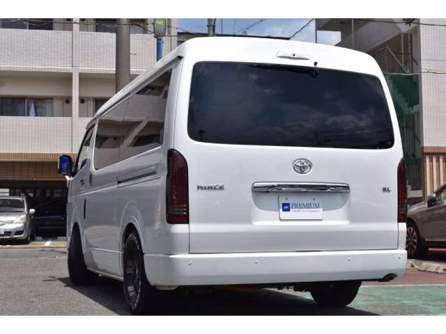 TOYOTA HIACE