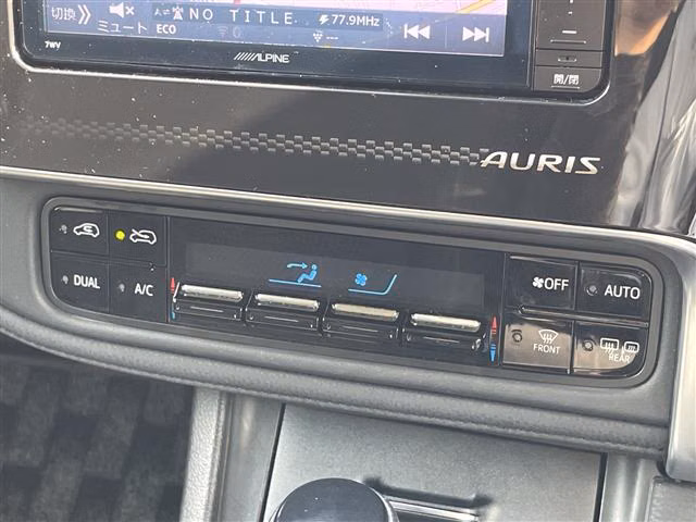 TOYOTA AURIS