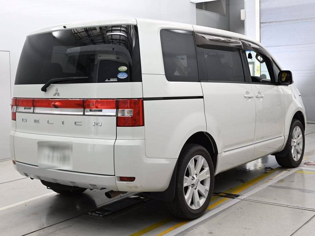 MITSUBISHI DELICA D:5