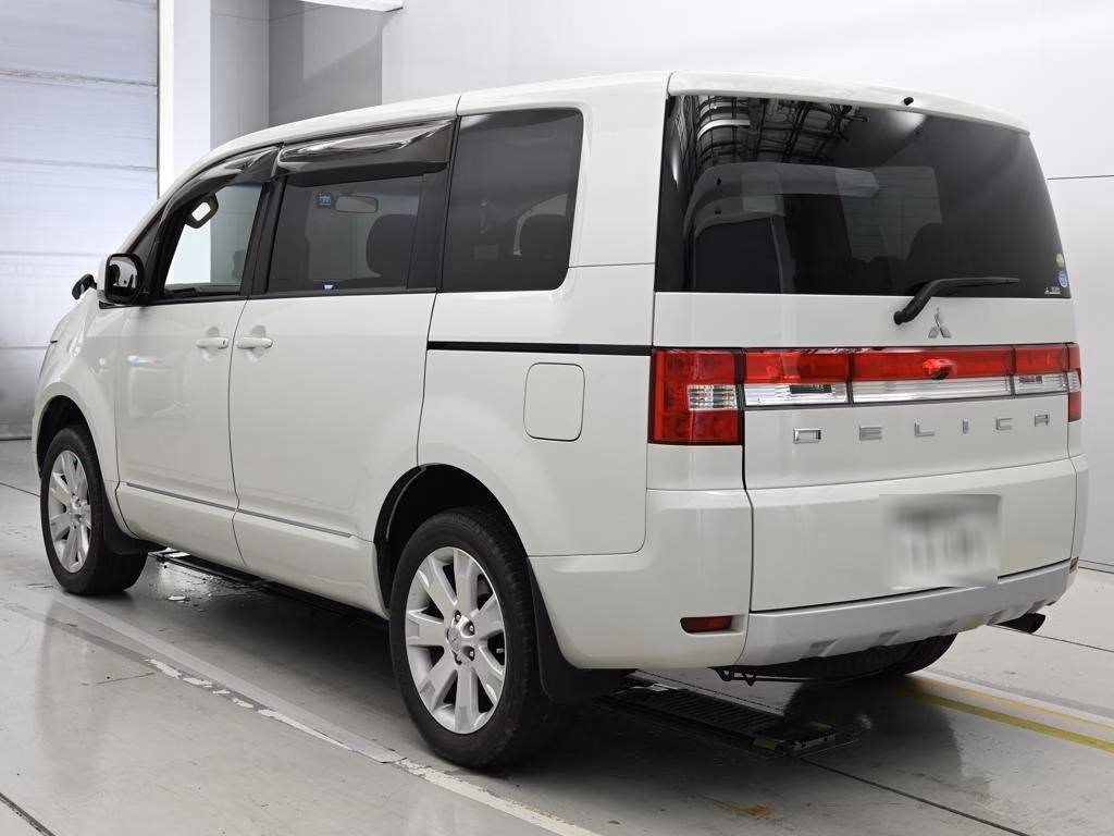MITSUBISHI DELICA D:5