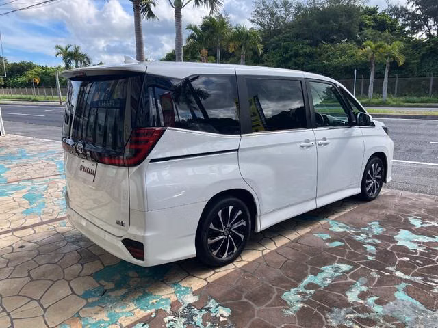 TOYOTA NOAH
