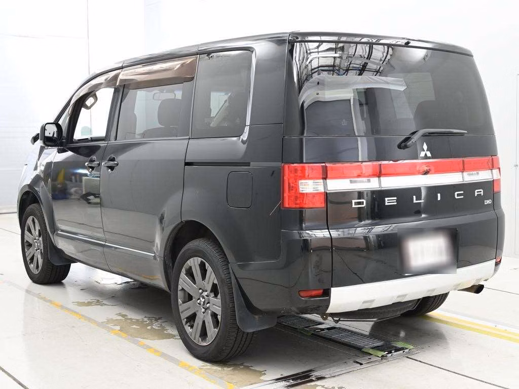 MITSUBISHI DELICA D:5