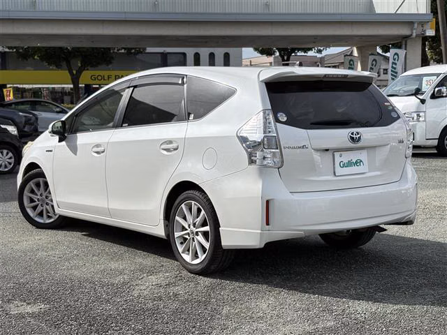 TOYOTA PRIUS ALPHA