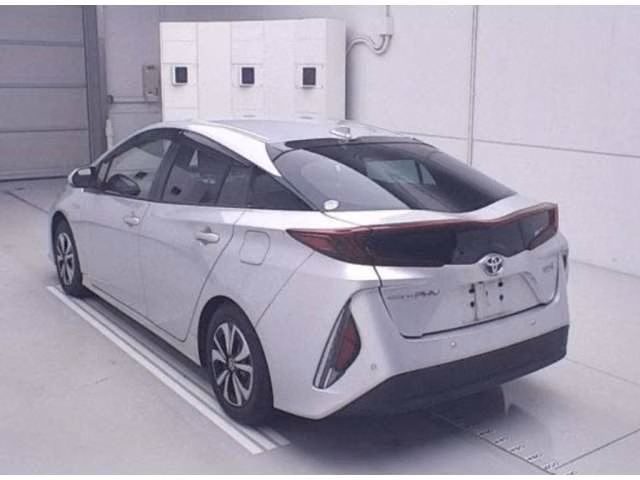 TOYOTA PRIUS PHV