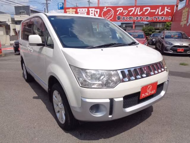 MITSUBISHI DELICA D:5