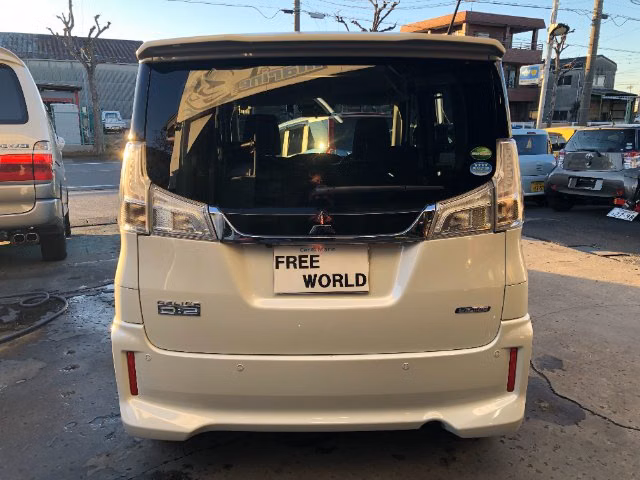 MITSUBISHI DELICA D:2