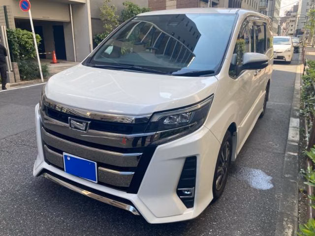 TOYOTA NOAH
