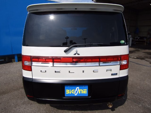 MITSUBISHI DELICA D:5