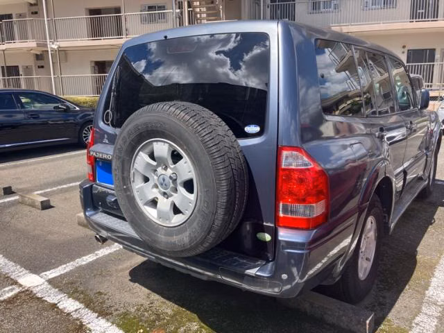 MITSUBISHI PAJERO