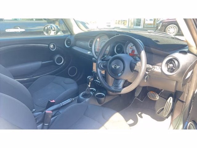 MINI HATCH