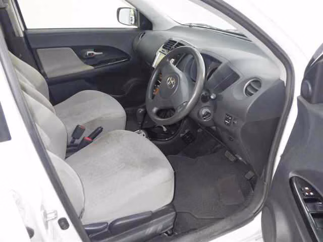 TOYOTA IST