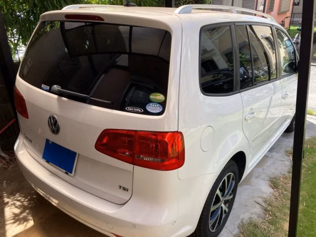 VOLKSWAGEN TOURAN