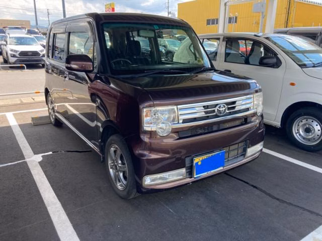 TOYOTA PIXIS SPACE