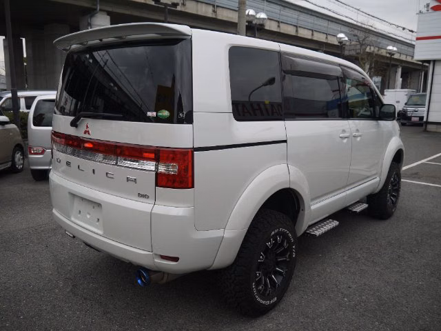 MITSUBISHI DELICA D:5