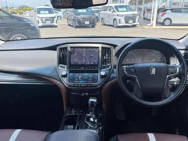 TOYOTA CROWN