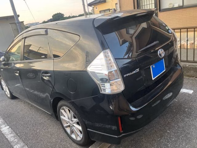 TOYOTA PRIUS ALPHA