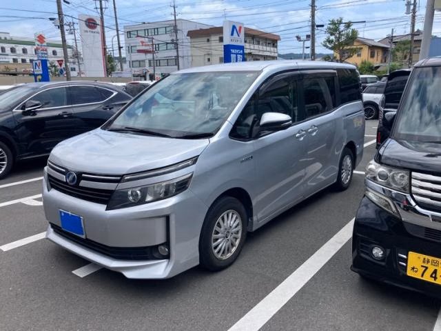 TOYOTA VOXY
