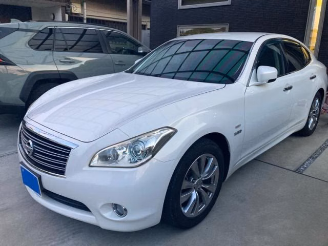 NISSAN FUGA