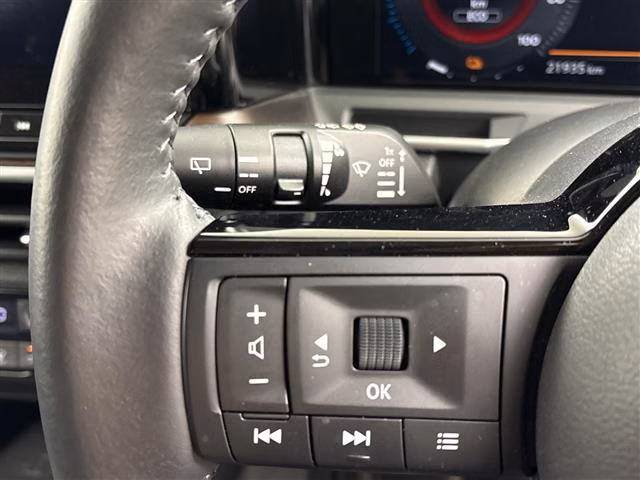 NISSAN AURA