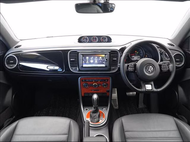 VOLKSWAGEN BEETLE