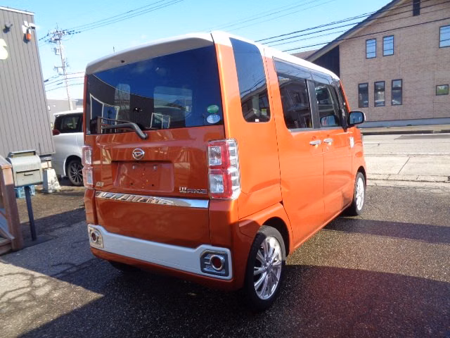DAIHATSU WAKE