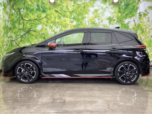 NISSAN AURA