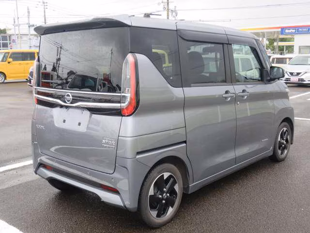 NISSAN ROOX