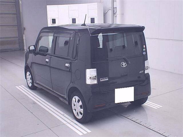 TOYOTA PIXIS SPACE