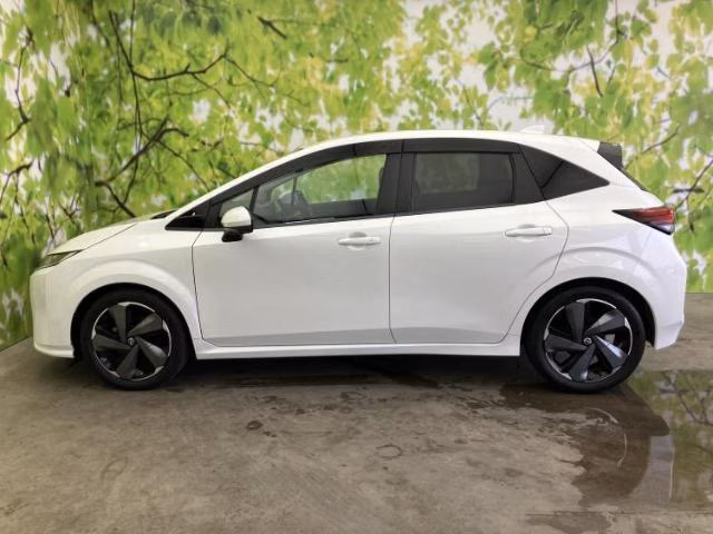 NISSAN AURA