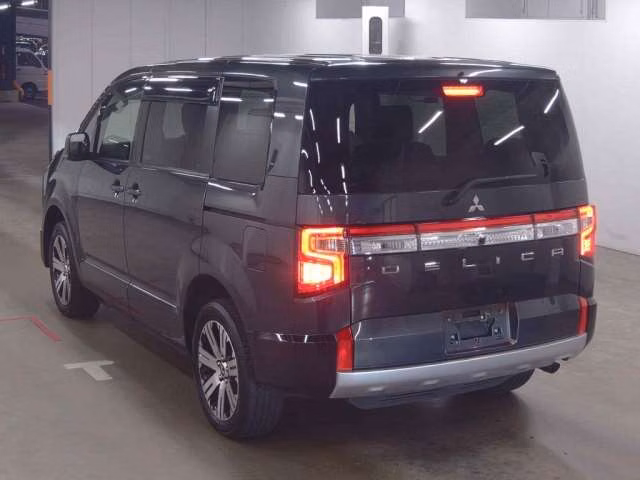 MITSUBISHI DELICA D:5