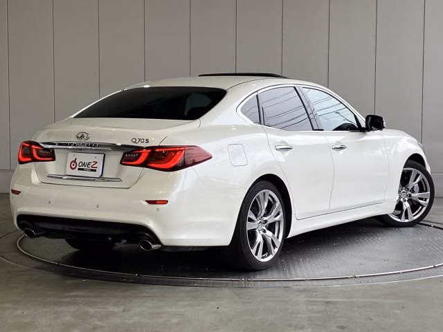 NISSAN FUGA