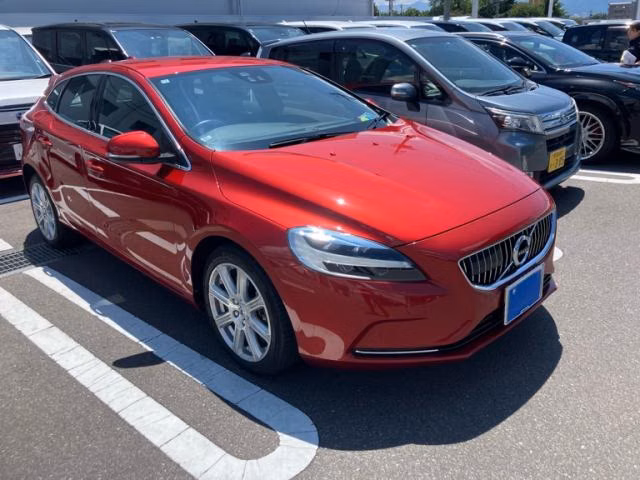 VOLVO V40