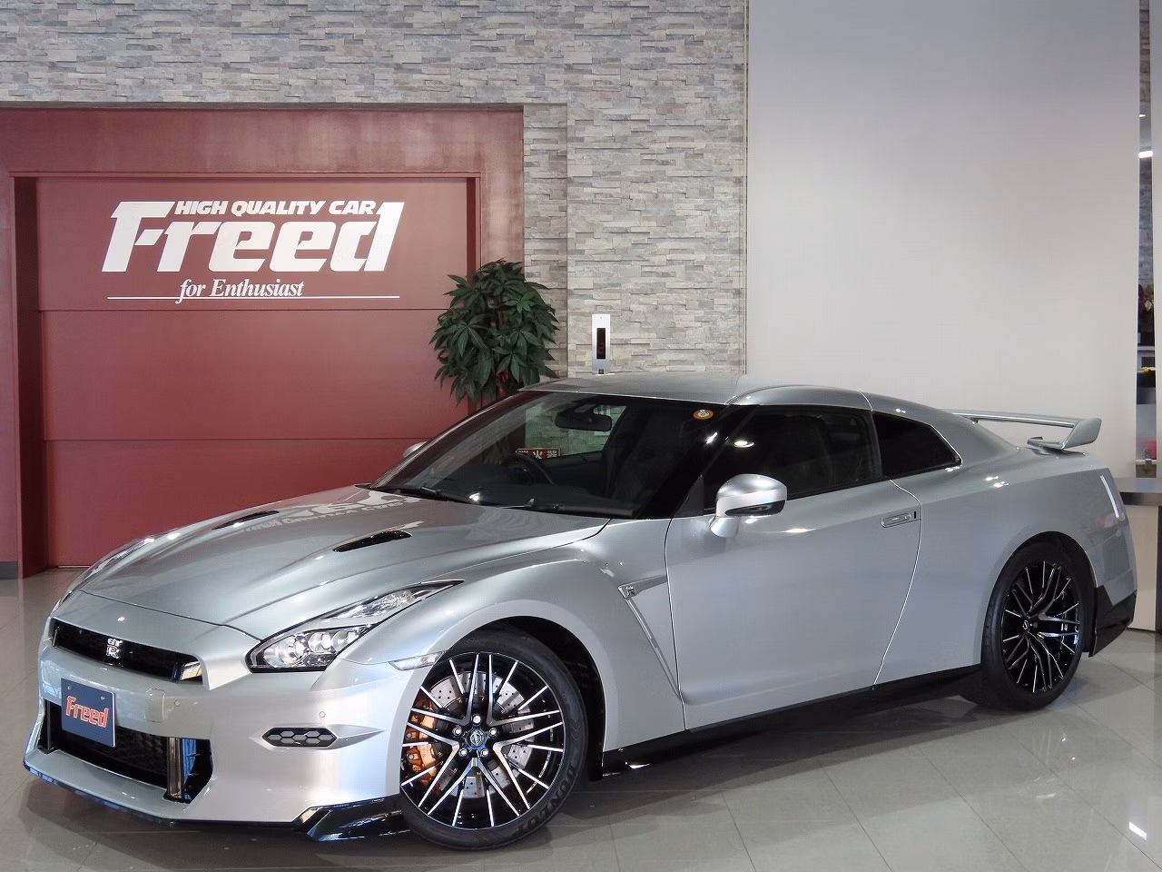 NISSAN GT-R
