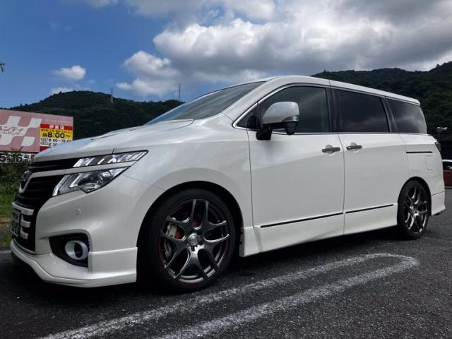 NISSAN ELGRAND