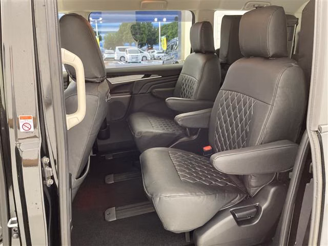 MITSUBISHI DELICA D:5