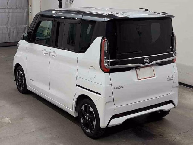 NISSAN ROOX
