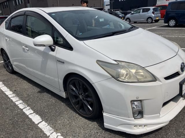 TOYOTA PRIUS
