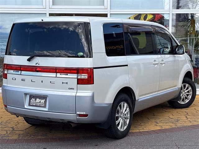 MITSUBISHI DELICA D:5