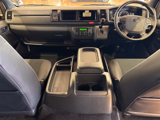 TOYOTA REGIUS ACE